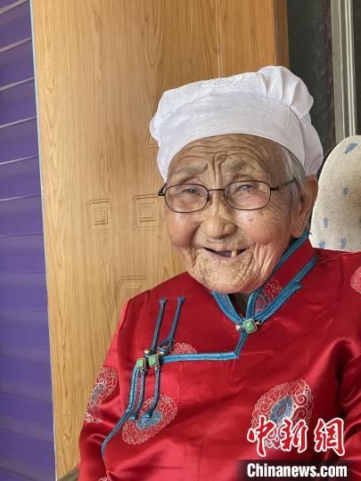 薩仁托婭拍攝的“草原母親”?！∷_仁托婭供圖