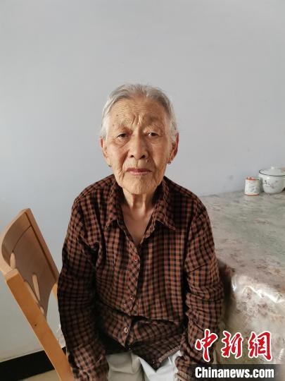 薩仁托婭拍攝的“草原母親”?！∷_仁托婭供圖