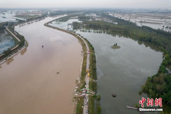 資料圖：10月10日，山西省介休市汾河濕地公園遭遇洪水倒灌。<a target='_blank' href='http://www.chinanews.com/'>中新社</a>記者 韋亮 攝