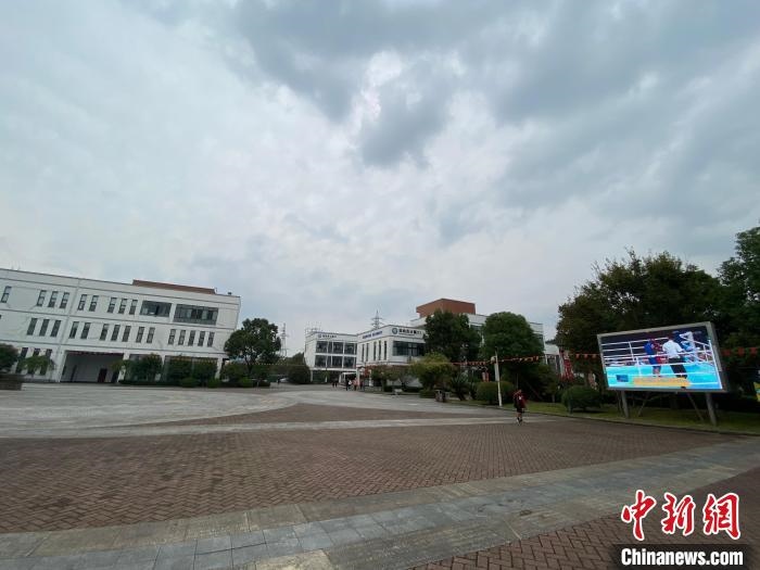 寧波市第二少年兒童業(yè)余體育學(xué)校?！×植?攝