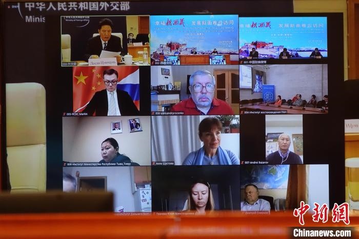 “幸福新西藏、發(fā)展新畫卷”云訪問活動在拉薩、北京、莫斯科等地同時舉行?！∪轿木?攝