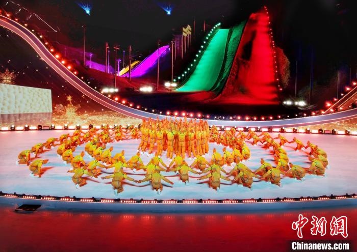 圖為河北省第三屆冰雪運(yùn)動會開幕現(xiàn)場。　李輝 攝