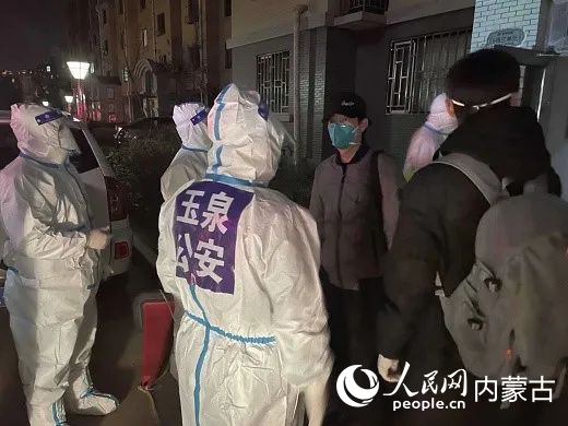 耐心溝通，居民們轉(zhuǎn)變態(tài)度。平安玉泉供圖