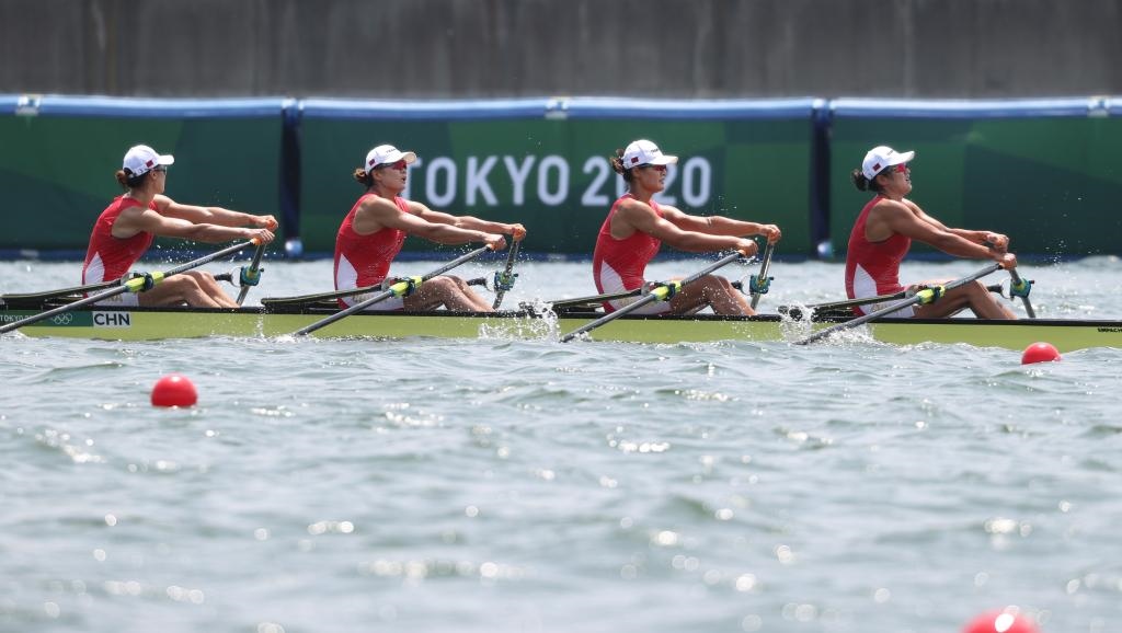 7月28日，中國隊選手陳云霞、張靈、呂揚、崔曉桐在比賽中。新華社記者杜瀟逸攝.jpg