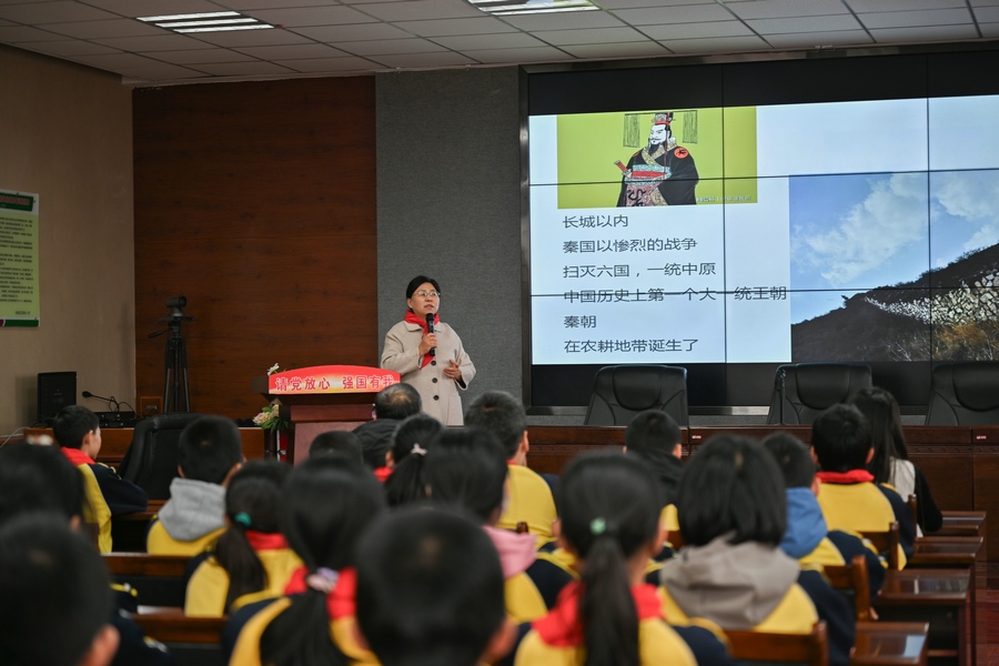 高曉梅在新城區(qū)團結(jié)小學講座.jpg