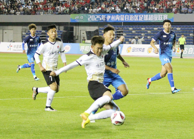 1756044524102876.jpg 足球1.jpg