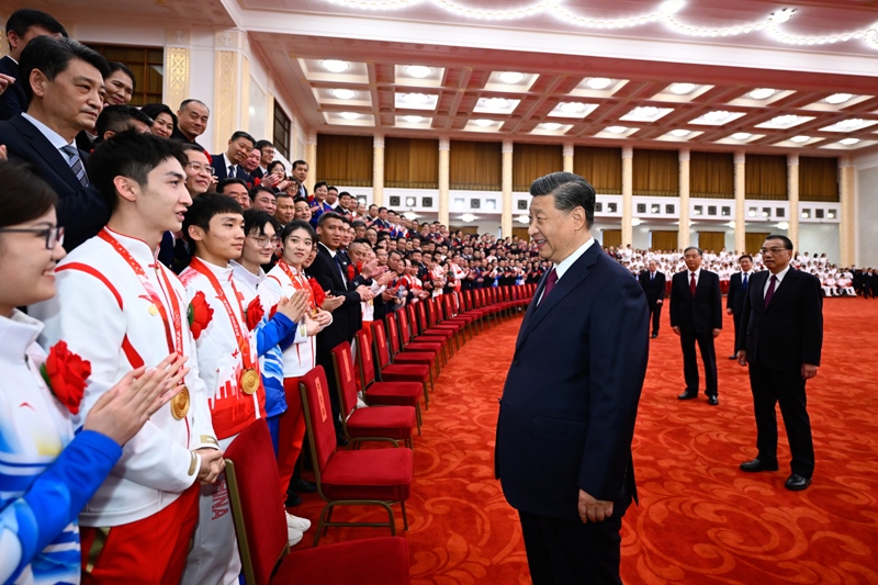 2022年4月8日，習(xí)近平總書記會見北京冬奧會、冬殘奧會突出貢獻(xiàn)集體代表、突出貢獻(xiàn)個(gè)人和中國體育代表團(tuán)成員。