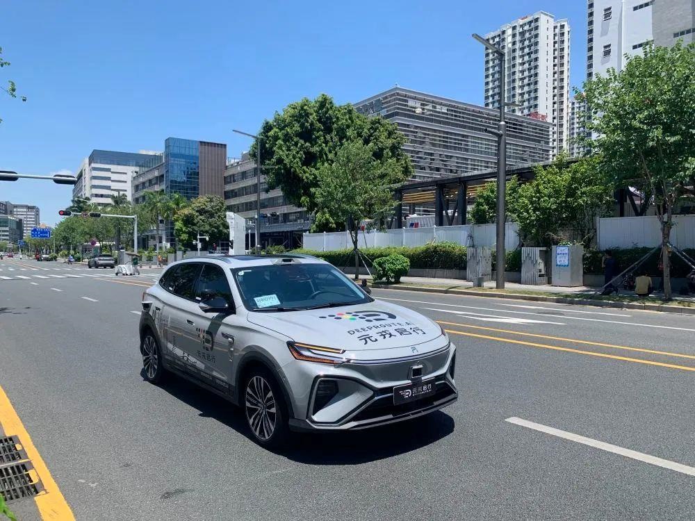 △自動(dòng)駕駛汽車在河套深港科技創(chuàng)新合作區(qū)開(kāi)展道路測(cè)試。