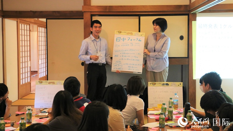發(fā)表各自的研討成果。人民網(wǎng) 許可攝