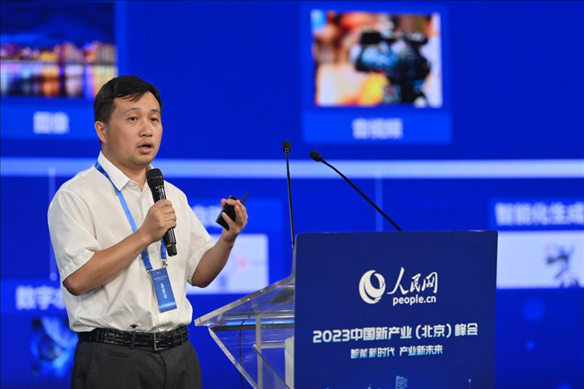 人民中科研究院院長(zhǎng)、首席科學(xué)家李兵發(fā)表主旨演講。人民網(wǎng)記者 于凱攝