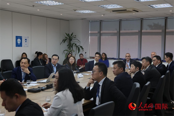 與會(huì)代表參與座談交流。（人民網(wǎng)記者 時(shí)元皓攝）