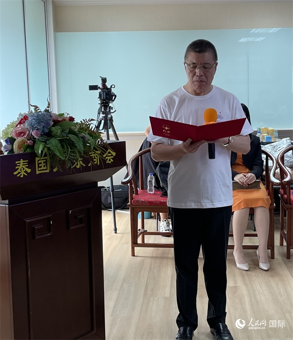 泰國(guó)浙江商會(huì)會(huì)長(zhǎng)祁曉云受泰國(guó)華僑華人和駐泰各級(jí)商會(huì)機(jī)構(gòu)委托發(fā)出倡議，華僑華人群體將積極助力亞運(yùn)會(huì)舉行。人民網(wǎng)記者 劉慧攝