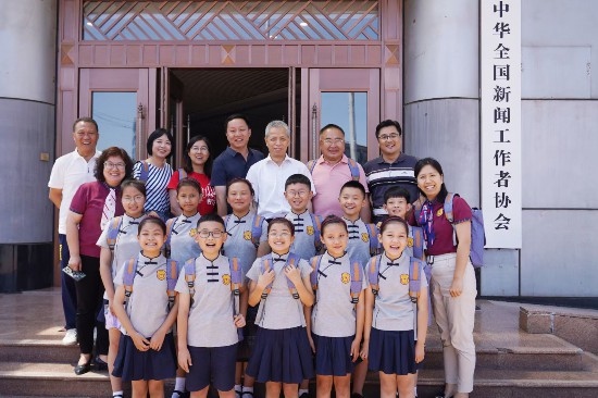 文縣東壩童聲合唱團的孩子們在中國記協(xié)。