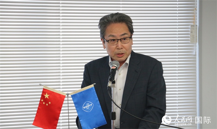日本國貿(mào)促專務(wù)理事安田真人在日本路演會場發(fā)表致辭。人民網(wǎng) 許可攝