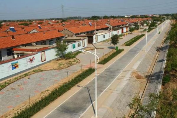 后仙莊村整治后道路整潔，住房整齊劃一