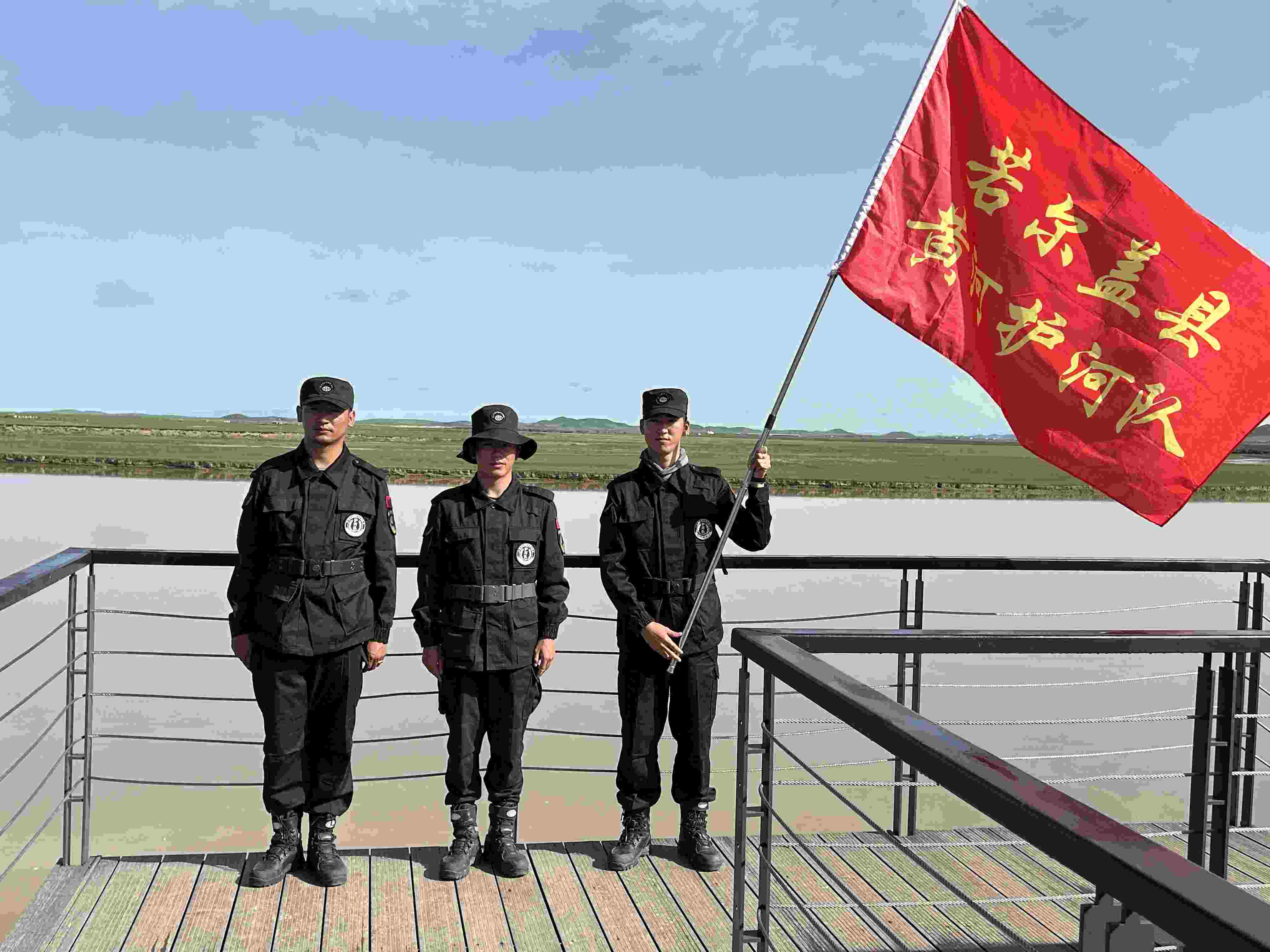 若爾蓋縣黃河護河隊。人民網(wǎng) 周靜圓攝