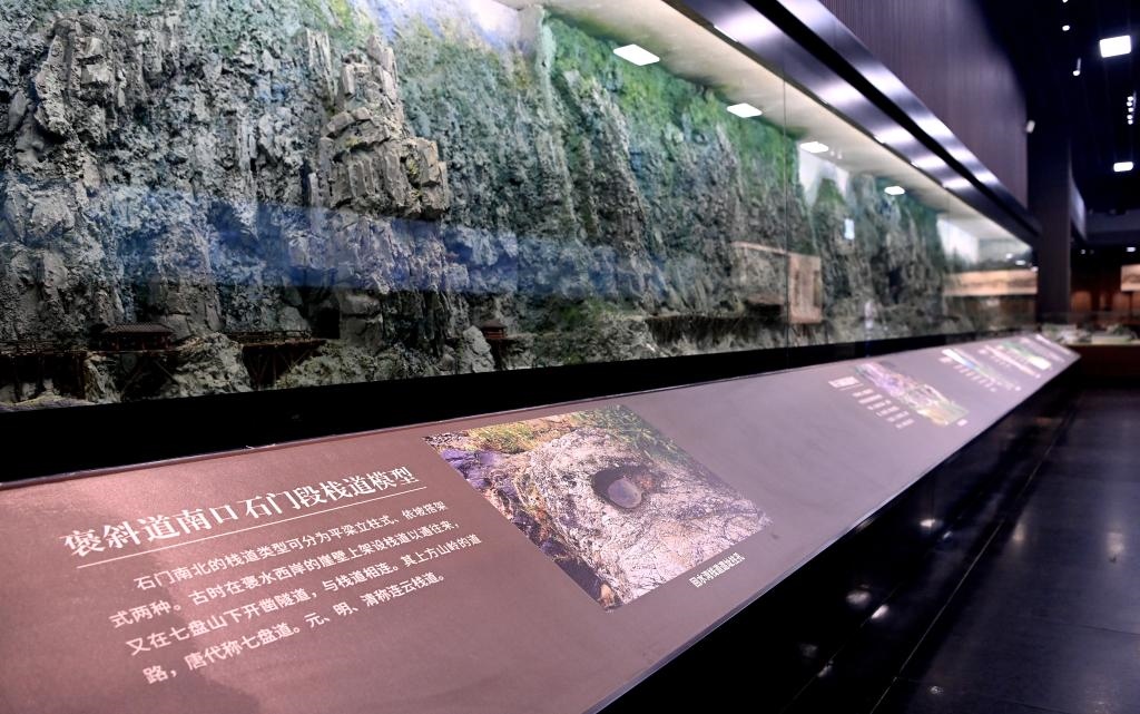 近日拍攝的陜西省漢中市博物館褒斜古棧道陳列室。新華社記者 劉瀟 攝