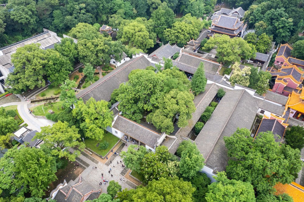 這是2023年6月8日在長沙市岳麓區(qū)拍攝的岳麓書院（無人機照片）。新華社記者 陳思汗 攝