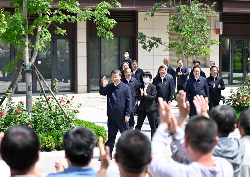 2023年5月10日，習(xí)近平在河北省雄安新區(qū)容東片區(qū)南文營社區(qū)考察。