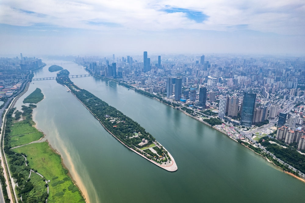 這是6月9日拍攝的長沙橘子洲景區(qū)（無人機照片）。新華社記者 陳思汗 攝