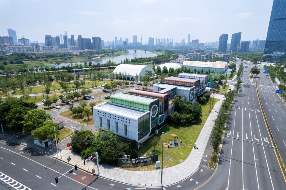  這是在長沙市開福區(qū)拍攝的馬欄山視頻文創(chuàng)產(chǎn)業(yè)園（無人機照片，6月7日攝）。新華社記者 陳思汗 攝