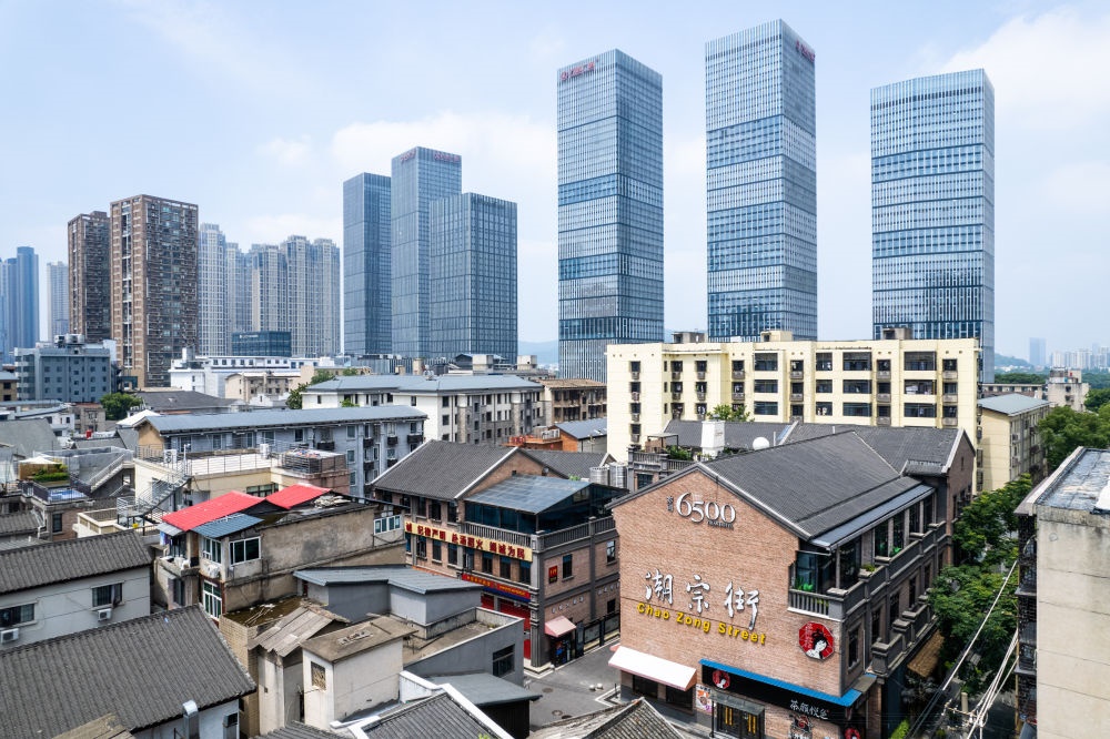  這是在長沙市開福區(qū)拍攝的潮宗街及周邊景色（無人機照片，6月7日攝）。新華社記者 陳思汗 攝