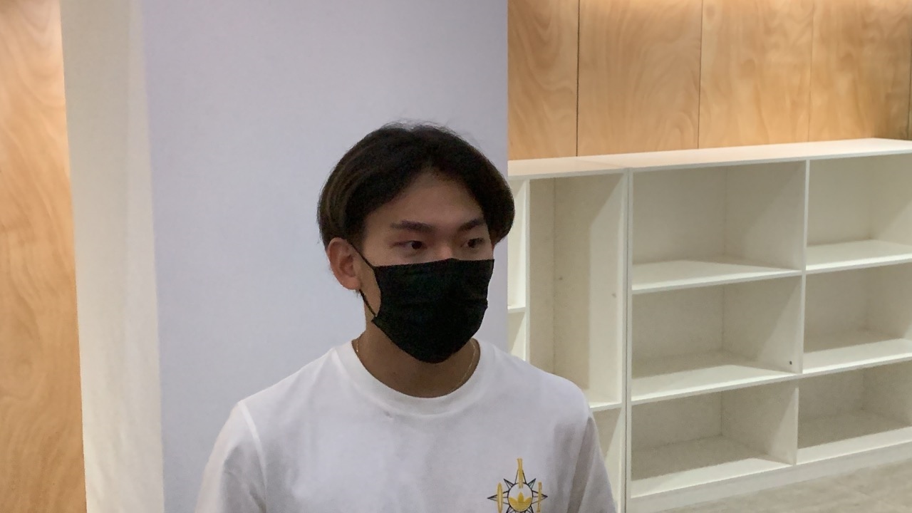 蘇翊鳴接受媒體采訪。荊政崳攝