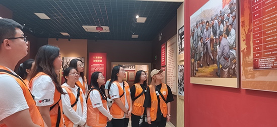 北京工商大學(xué)組織學(xué)生走進(jìn)北京市延慶區(qū)。學(xué)校供圖