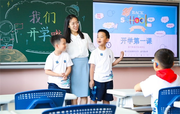 8月30日，雄安史家胡同小學(xué)學(xué)生體驗(yàn)學(xué)校生活。