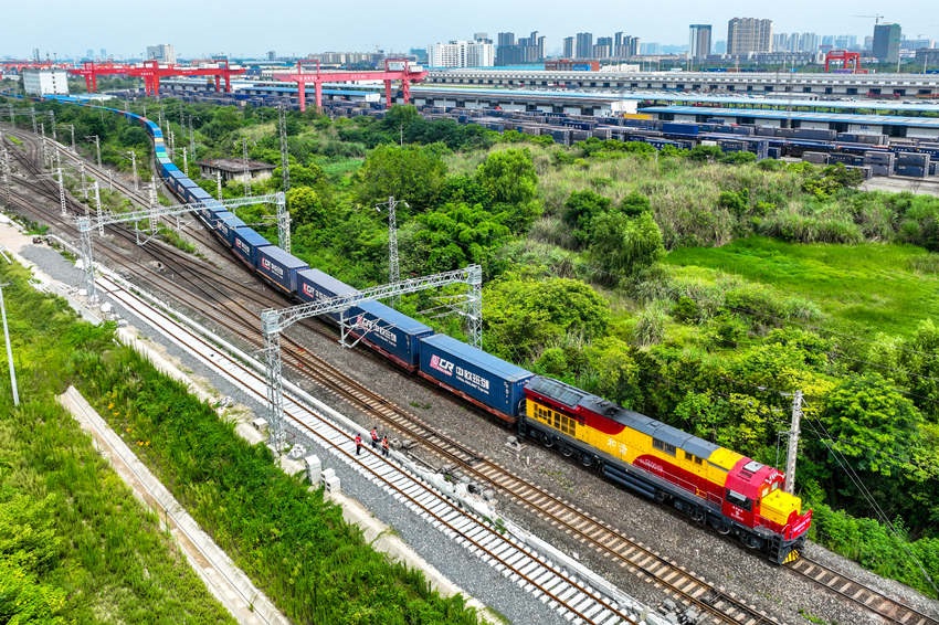 中歐班列（成渝）駛出成都國際鐵路港。青白江區(qū)委宣傳部供圖