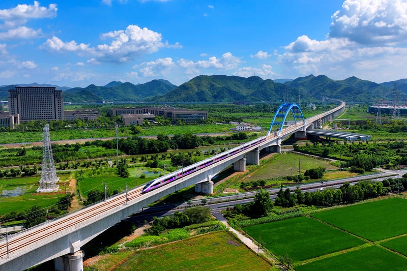 復(fù)興號亞運(yùn)智能動車組列車。上海鐵路局融媒體中心供圖