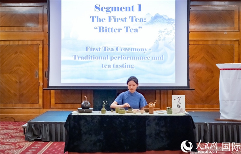 圖為茶藝師表演。人民網(wǎng)郭錦標(biāo) 攝