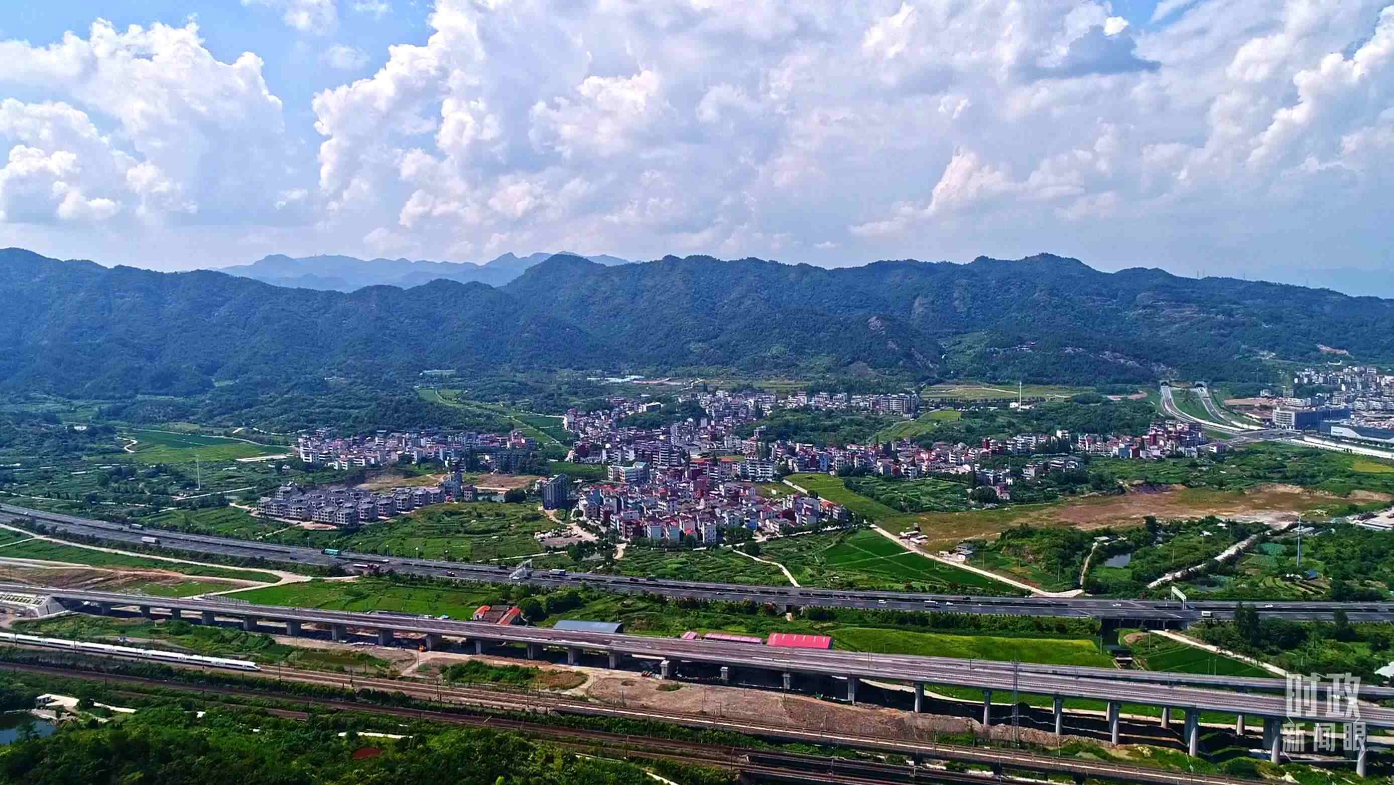 △李祖村航拍。（總臺(tái)央視記者范凱拍攝）