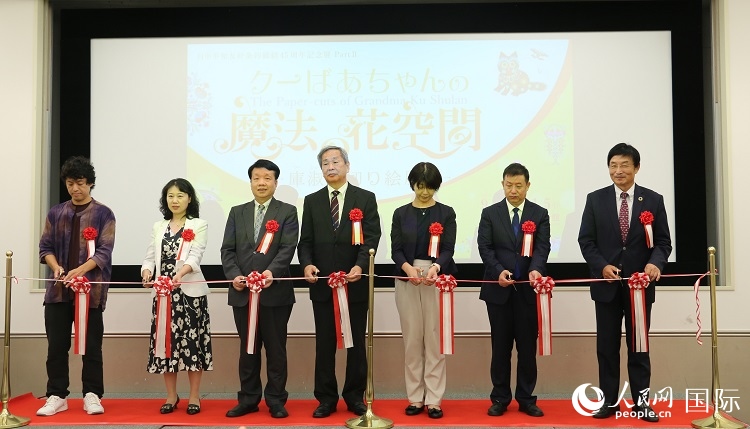 嘉賓共同為開幕式剪彩。人民網(wǎng) 許可攝