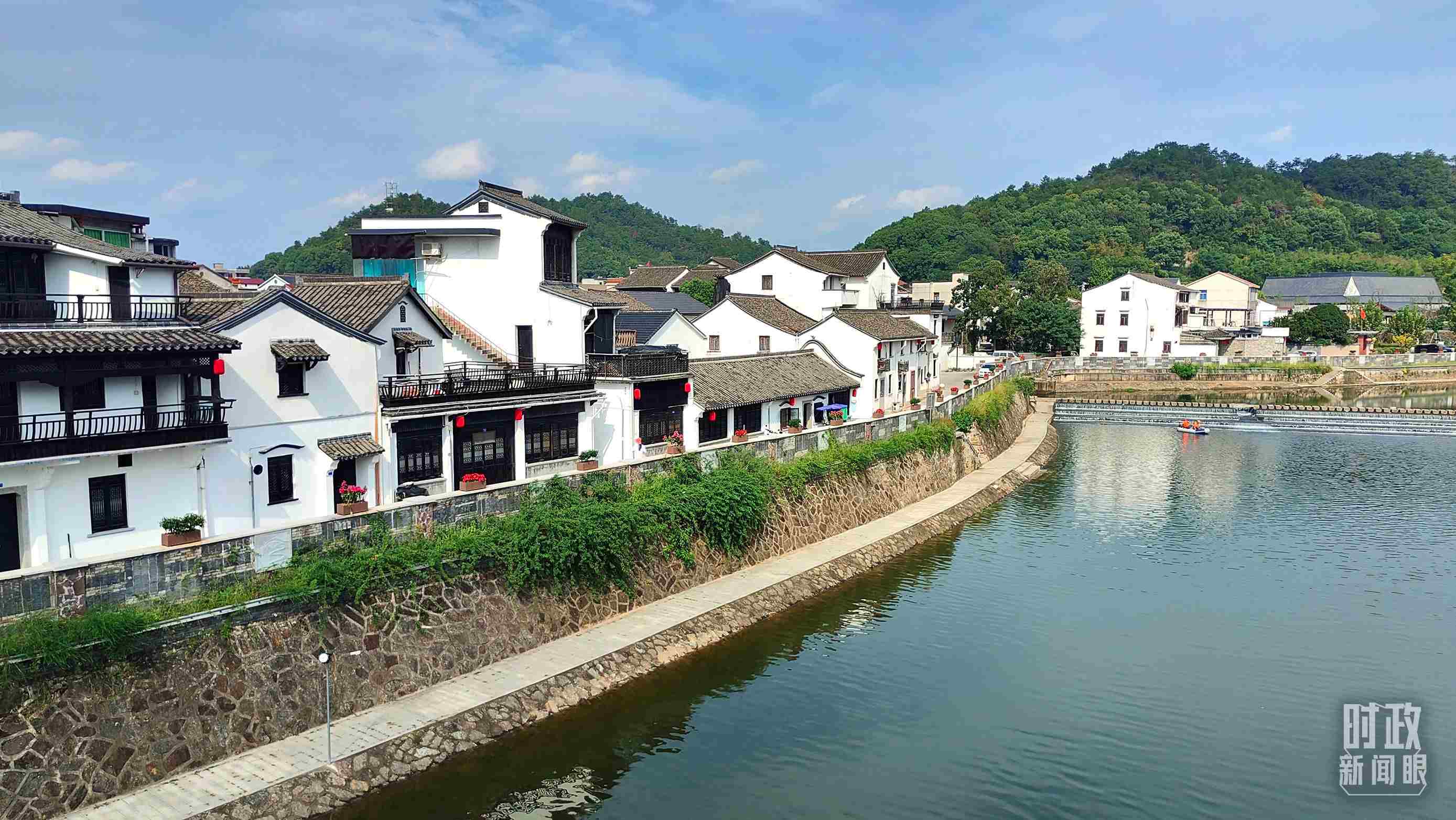 △“楓橋經(jīng)驗(yàn)”發(fā)源地諸暨市楓橋鎮(zhèn)。（總臺(tái)央視記者楊立峰拍攝）