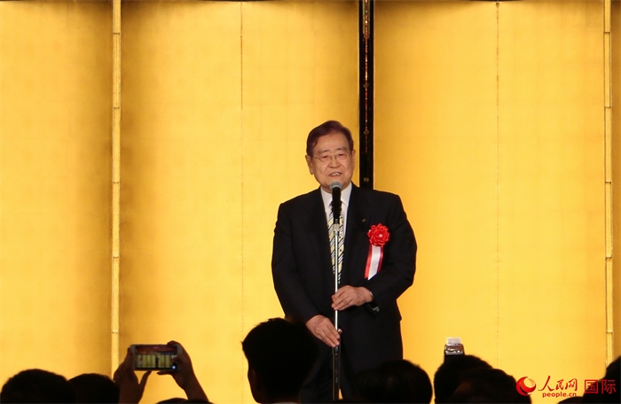 日中協(xié)會(huì)會(huì)長(zhǎng)野田毅致祝酒辭。人民網(wǎng) 許可攝
