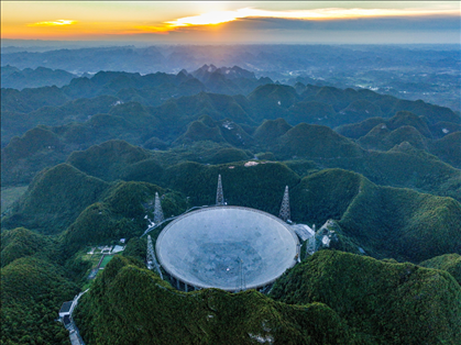 “中國天眼”全景（維護保養(yǎng)期間拍攝）。新華社記者 歐東衢 攝