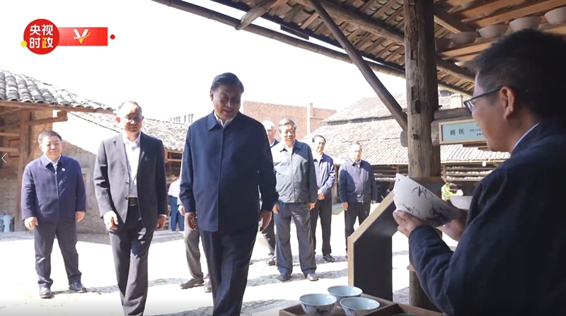 2023年10月11日，習(xí)近平在江西景德鎮(zhèn)考察。（視頻截圖）