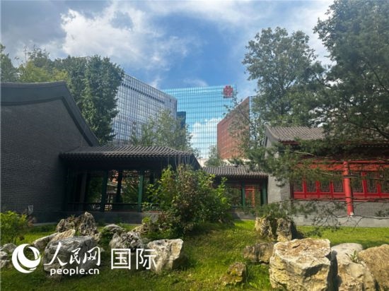莫斯科中國貿易中心的中式園林“華銘園”一角。人民網(wǎng)記者 申佳平攝