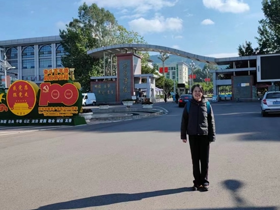 北京交通大學(xué)退休教師李唐軍在西昌學(xué)院。校方供圖