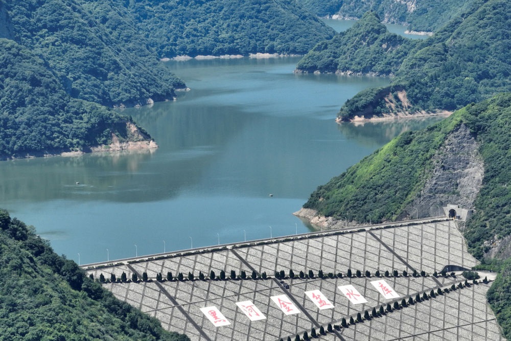 這是黑河金盆水庫(kù)（2023年7月16日攝，無(wú)人機(jī)照片）。新華社記者 邵瑞 攝
