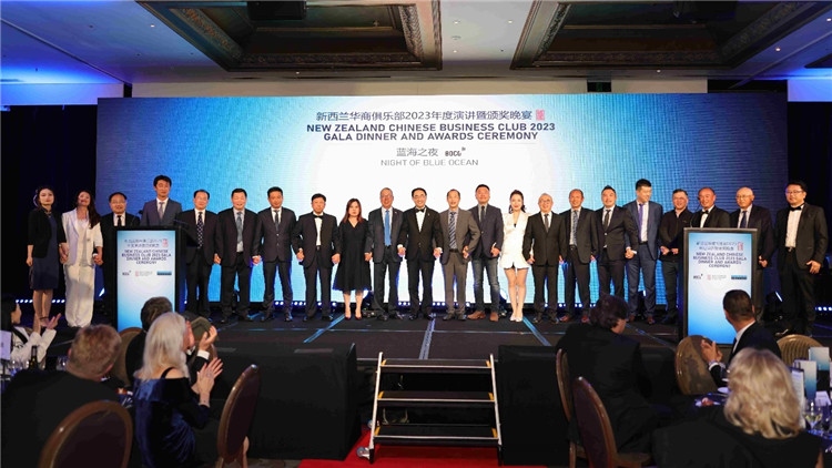 新西蘭華商聯(lián)合總會首批會員代表上臺亮相。攝影：張凱