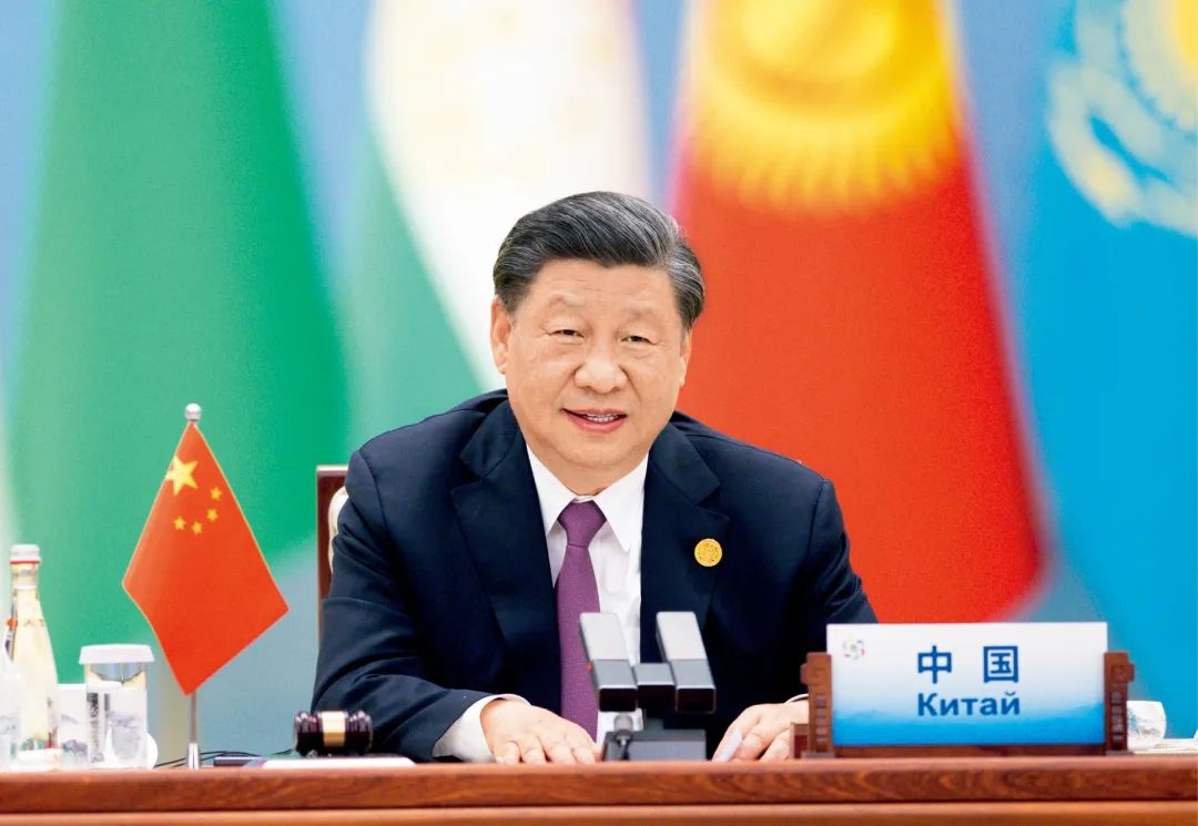 2023年5月19日上午，國(guó)家主席習(xí)近平在陜西省西安市主持首屆中國(guó)—中亞峰會(huì)并發(fā)表題為《攜手建設(shè)守望相助、共同發(fā)展、普遍安全、世代友好的中國(guó)—中亞命運(yùn)共同體》的主旨講話。圖/ 新華社記者 黃敬文 攝