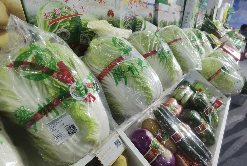 圖為本屆農(nóng)交會(huì)現(xiàn)場(chǎng)展示的膠州大白菜等蔬菜。新華社記者王凱攝
