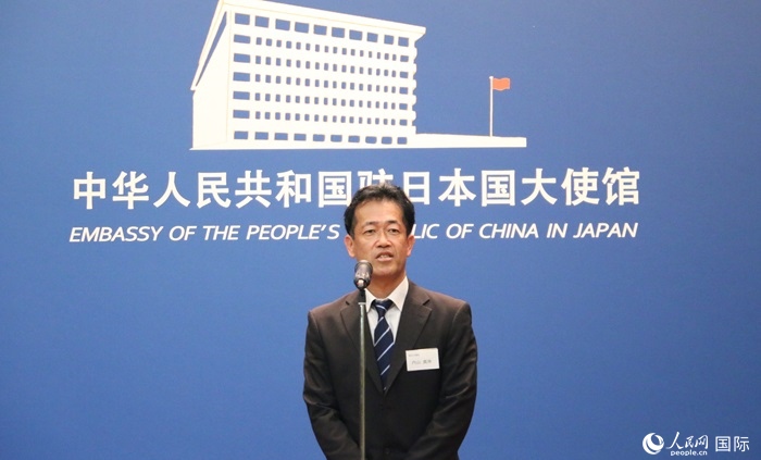 導(dǎo)師代表、東京大學(xué)教授內(nèi)山真伸發(fā)表致辭。人民網(wǎng) 許可攝