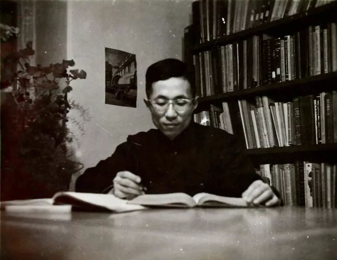 青年時期的秦裕琨。哈爾濱工業(yè)大學(xué)供圖