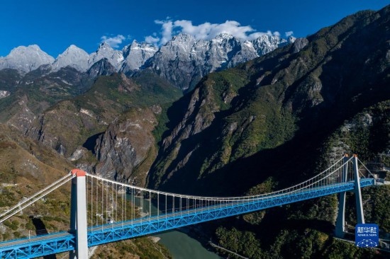 11月25日拍攝的麗香鐵路金沙江特大橋（無人機(jī)照片）。