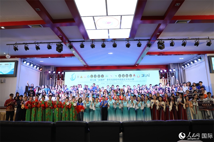 獲獎(jiǎng)選手合影。人民網(wǎng)記者 孫廣勇攝
