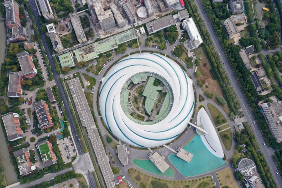 位于上海張江科學(xué)城的國(guó)家大科學(xué)裝置上海光源（2020年10月26日攝，無人機(jī)照片）。
