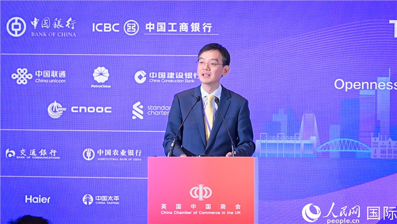 1. 英國中國商會會長、中國銀行倫敦分行行長方文建 致歡迎辭。郭錦標(biāo)攝_副本